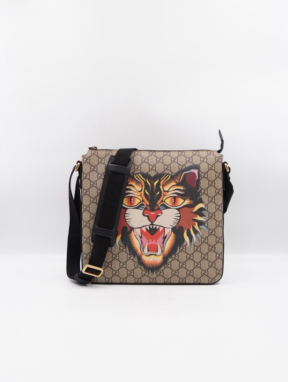 CP65 💟 Gucci GG Supreme Monogram Angry Cat Flat Messenger Bag
